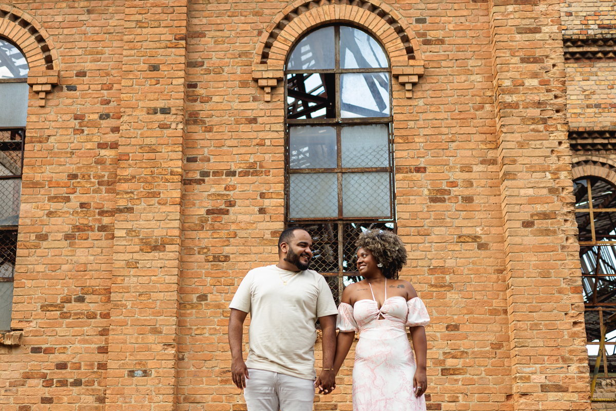 ENSAIO PRÉ-CASAMENTO, EXPRESSA, JUNDIAÍ, PRÉ-WEDDING, FOTÓGRAFO DE CASAMENTO, ENSAIO, CASAL, NOIVOS, SESSÃO DE FOTOS, ARQUITETURA, FOTOS ESPONT NEAS, FOTOS AO AR LIVRE, FOTOS DE CASAMENTO, FOTOS DE CASAL