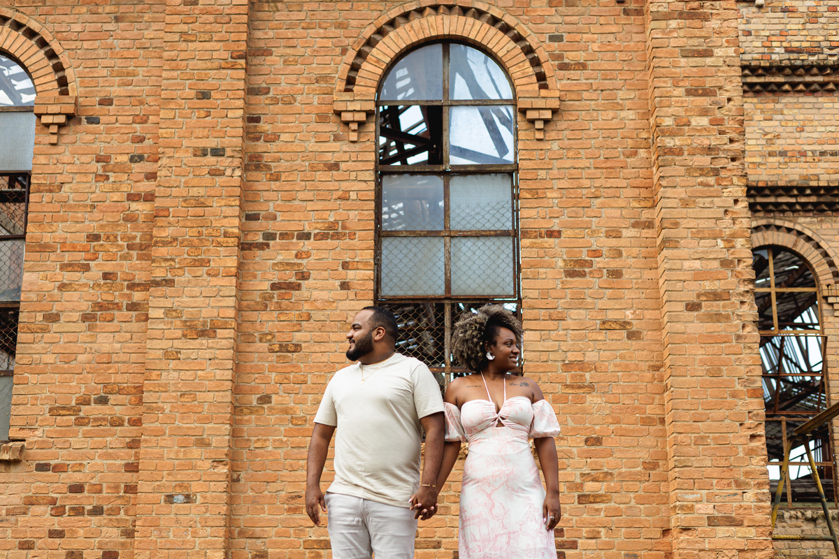 ENSAIO PRÉ-CASAMENTO, EXPRESSA, JUNDIAÍ, PRÉ-WEDDING, FOTÓGRAFO DE CASAMENTO, ENSAIO, CASAL, NOIVOS, SESSÃO DE FOTOS, ARQUITETURA, FOTOS ESPONT NEAS, FOTOS AO AR LIVRE, FOTOS DE CASAMENTO, FOTOS DE CASAL