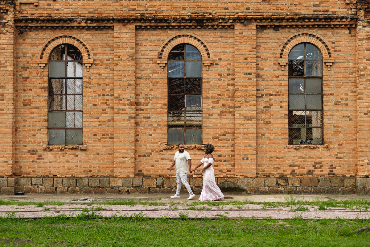 ENSAIO PRÉ-CASAMENTO, EXPRESSA, JUNDIAÍ, PRÉ-WEDDING, FOTÓGRAFO DE CASAMENTO, ENSAIO, CASAL, NOIVOS, SESSÃO DE FOTOS, ARQUITETURA, FOTOS ESPONT NEAS, FOTOS AO AR LIVRE, FOTOS DE CASAMENTO, FOTOS DE CASAL