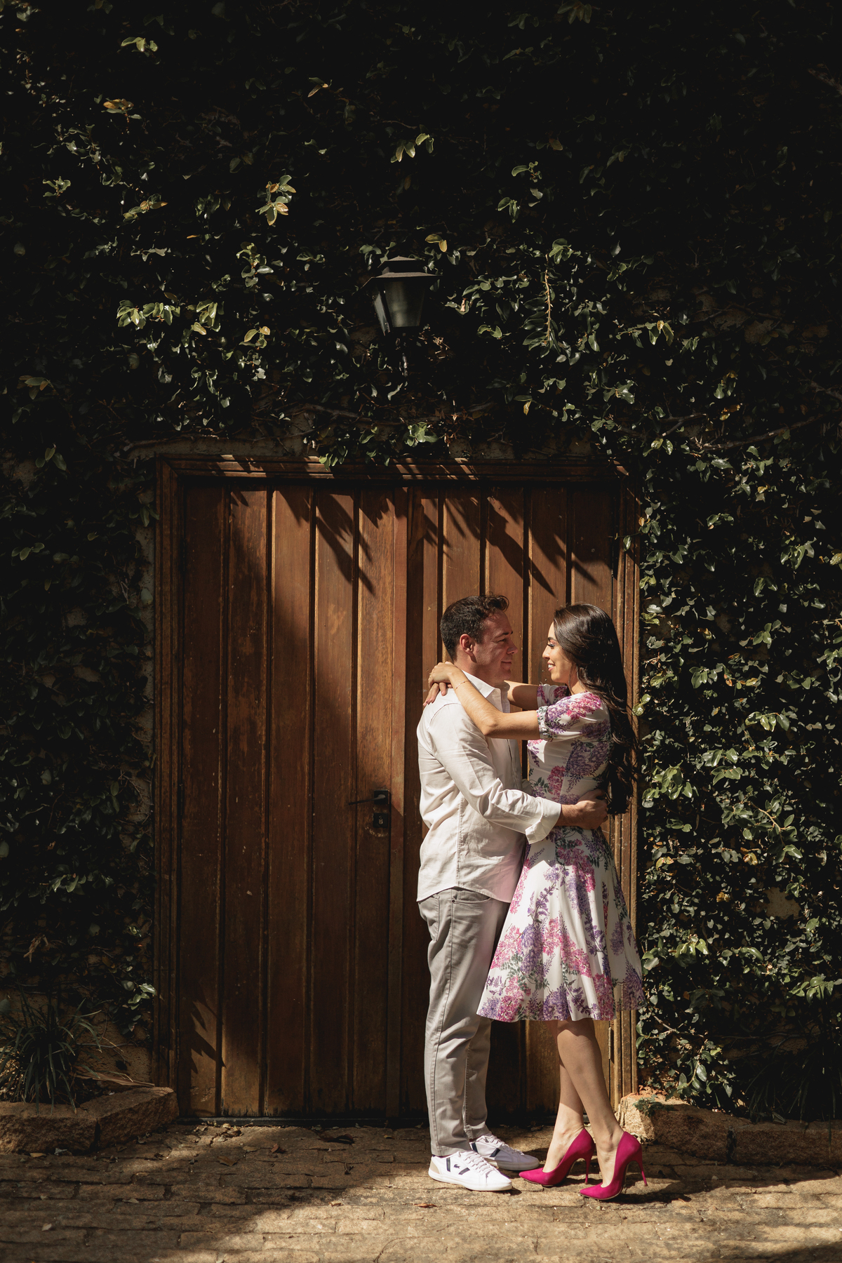 Ensaio fotográfico de pré casamento realizando na Fazenda Portal Girassol na cidade de Joaquim Egidio, interior de São Paulo . Ensaio fotografico no campo, ao ar livre. Fotos de casamento, ensaio de casal, pre-wedding, sessão de fotos no campo, interior.
