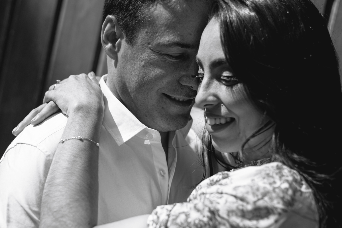 Ensaio fotográfico de pré casamento realizando na Fazenda Portal Girassol na cidade de Joaquim Egidio, interior de São Paulo . Ensaio fotografico no campo, ao ar livre. Fotos de casamento, ensaio de casal, pre-wedding, sessão de fotos no campo, interior.