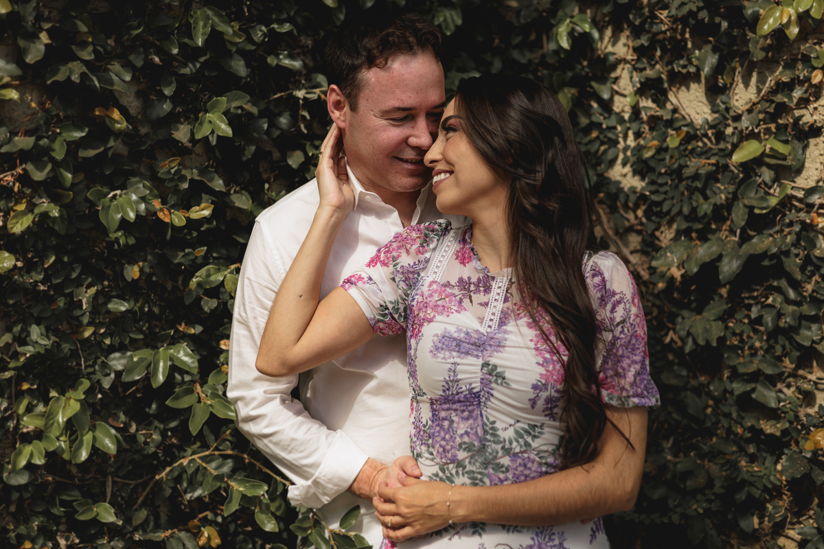 Ensaio fotográfico de pré casamento realizando na Fazenda Portal Girassol na cidade de Joaquim Egidio, interior de São Paulo . Ensaio fotografico no campo, ao ar livre. Fotos de casamento, ensaio de casal, pre-wedding, sessão de fotos no campo, interior.