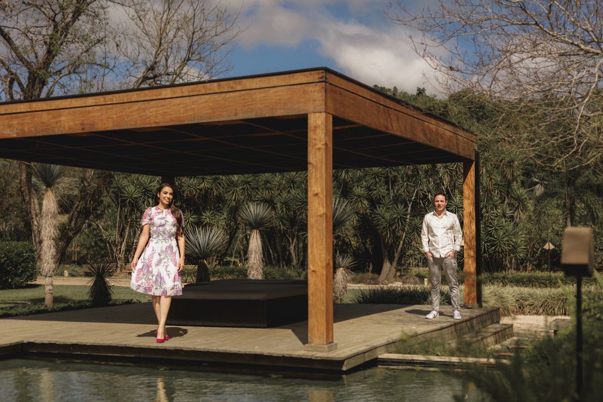Ensaio fotográfico de pré casamento realizando na Fazenda Portal Girassol na cidade de Joaquim Egidio, interior de São Paulo . Ensaio fotografico no campo, ao ar livre. Fotos de casamento, ensaio de casal, pre-wedding, sessão de fotos no campo, interior.