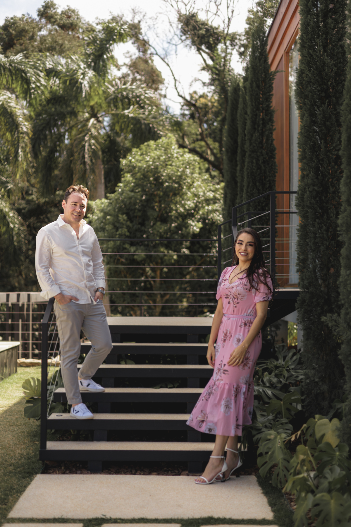 Ensaio fotográfico de pré casamento realizando na Fazenda Portal Girassol na cidade de Joaquim Egidio, interior de São Paulo . Ensaio fotografico no campo, ao ar livre. Fotos de casamento, ensaio de casal, pre-wedding, sessão de fotos no campo, interior.