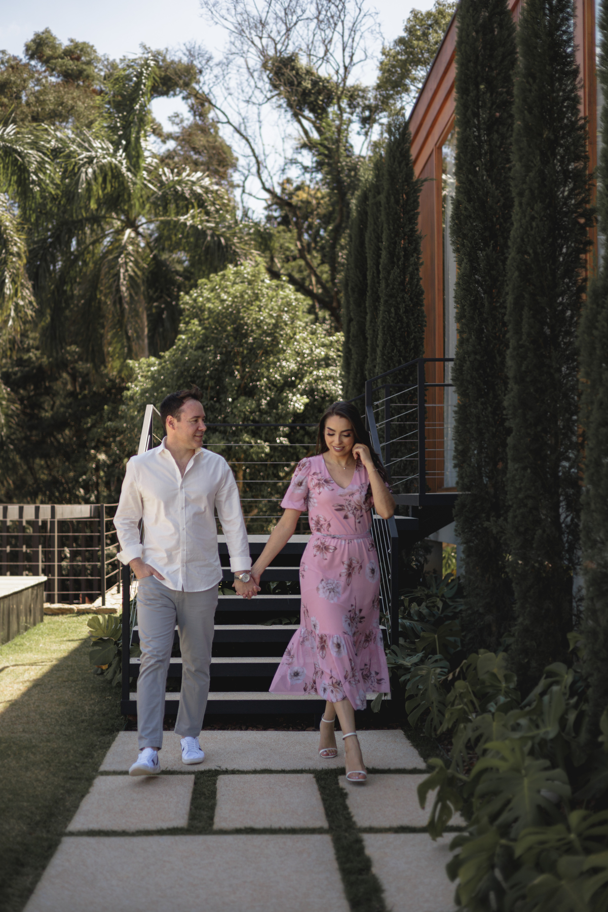 Ensaio fotográfico de pré casamento realizando na Fazenda Portal Girassol na cidade de Joaquim Egidio, interior de São Paulo . Ensaio fotografico no campo, ao ar livre. Fotos de casamento, ensaio de casal, pre-wedding, sessão de fotos no campo, interior.