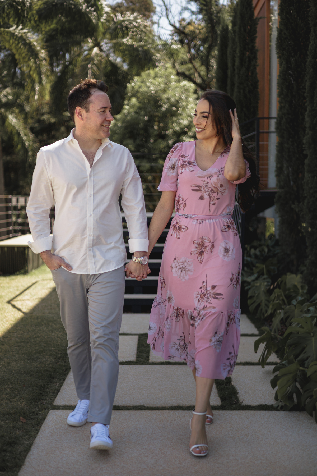Ensaio fotográfico de pré casamento realizando na Fazenda Portal Girassol na cidade de Joaquim Egidio, interior de São Paulo . Ensaio fotografico no campo, ao ar livre. Fotos de casamento, ensaio de casal, pre-wedding, sessão de fotos no campo, interior.