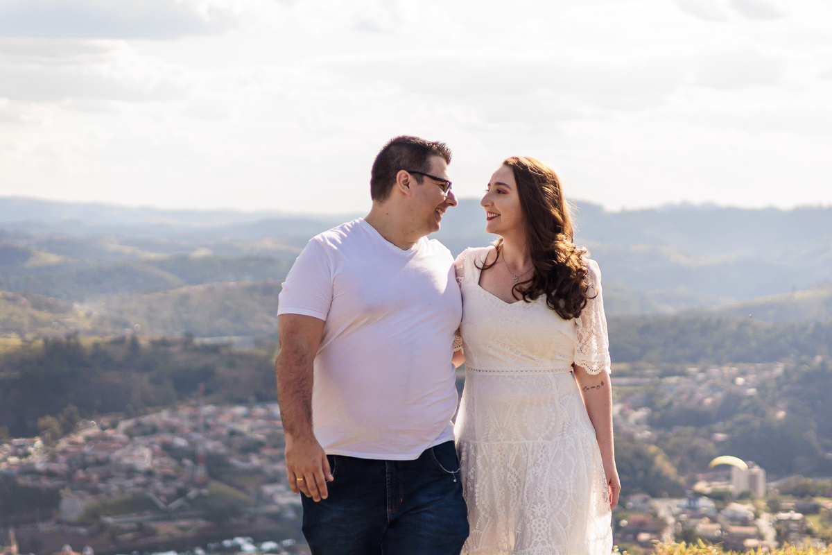 Fotografo de casamento em Jundiai, ensaio pré-wedding, pré-casamento, no morro do capuava.  Fotografo de casamento interior de são paulo, ensaio ao ar livre, ensaio montanhas, ensaio com por do sol, golden hour.