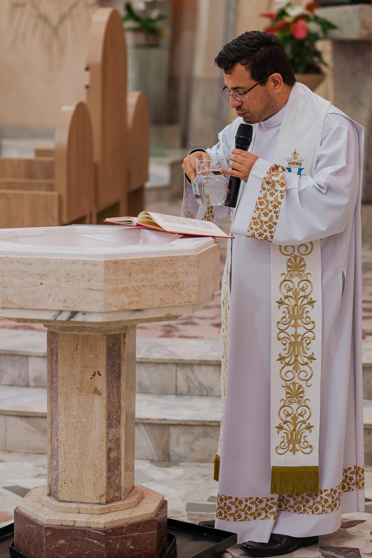 FOTOGRAFIA DE BATISMO, IGREJA CATOLICA, PAROQUIA SÃO JOÃO BATISTA, JUNDIAI, SÃO PAULO