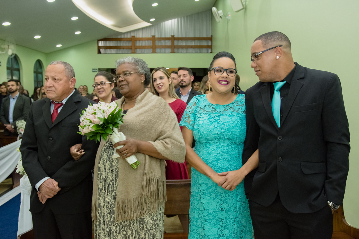 Fotografia de casamento, Fotografia espontânea, noiva cantando para o noivo, reação dos convidados