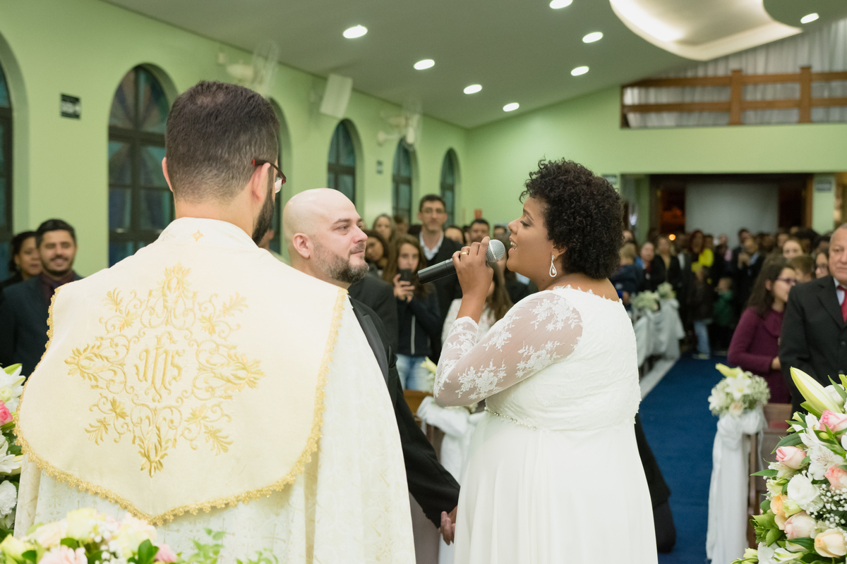 Fotografia de casamento, Fotografia espontânea, noiva cantando para o noivo
