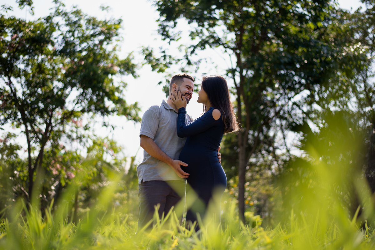Ensaio Fotográfico de Gestante realizado em parque, Jardim botânico de Jundiaí