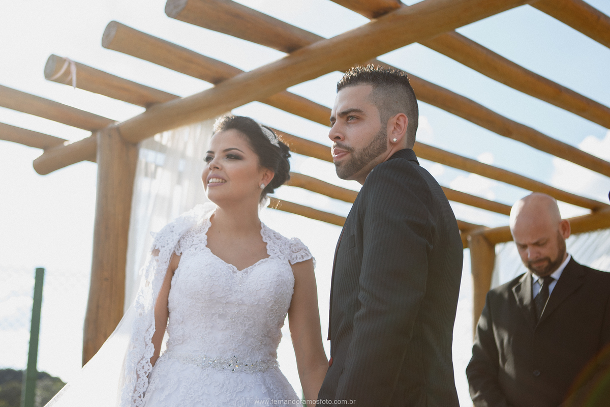 CERIMÔNIA DE CASAMENTO AO AR LIVRE, FOTOGRAFIA ESPONTÂNEA DE CASAMENTO, CASAMENTO NA CHÁCARA JUNDIAÍ, CASAMENTO DE DIA, FOTÓGRAFO DE CASAMENTO EM JUNDIAÍ