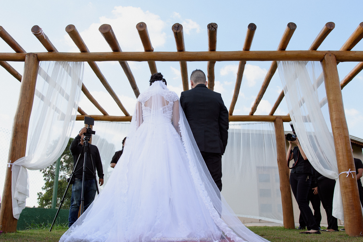CERIMÔNIA DE CASAMENTO AO AR LIVRE, FOTOGRAFIA ESPONTÂNEA DE CASAMENTO, CASAMENTO NA CHÁCARA JUNDIAÍ, CASAMENTO DE DIA, FOTÓGRAFO DE CASAMENTO EM JUNDIAÍ