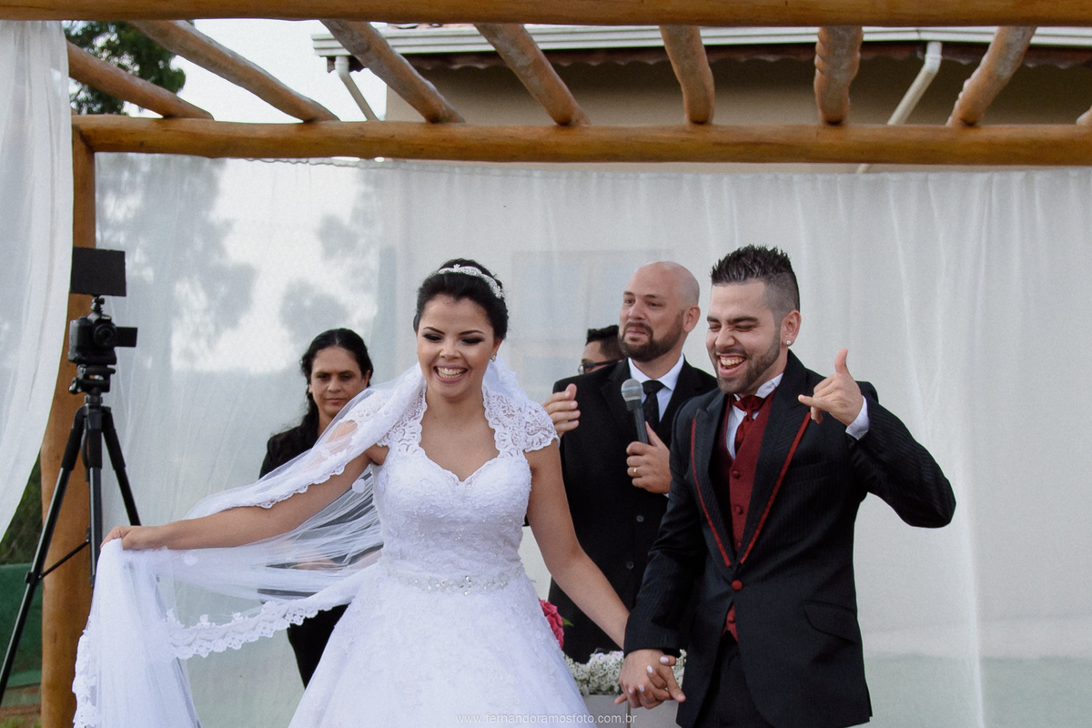 CERIMÔNIA DE CASAMENTO AO AR LIVRE, FOTOGRAFIA ESPONTÂNEA DE CASAMENTO, CASAMENTO NA CHÁCARA JUNDIAÍ, CASAMENTO DE DIA, FOTÓGRAFO DE CASAMENTO EM JUNDIAÍ