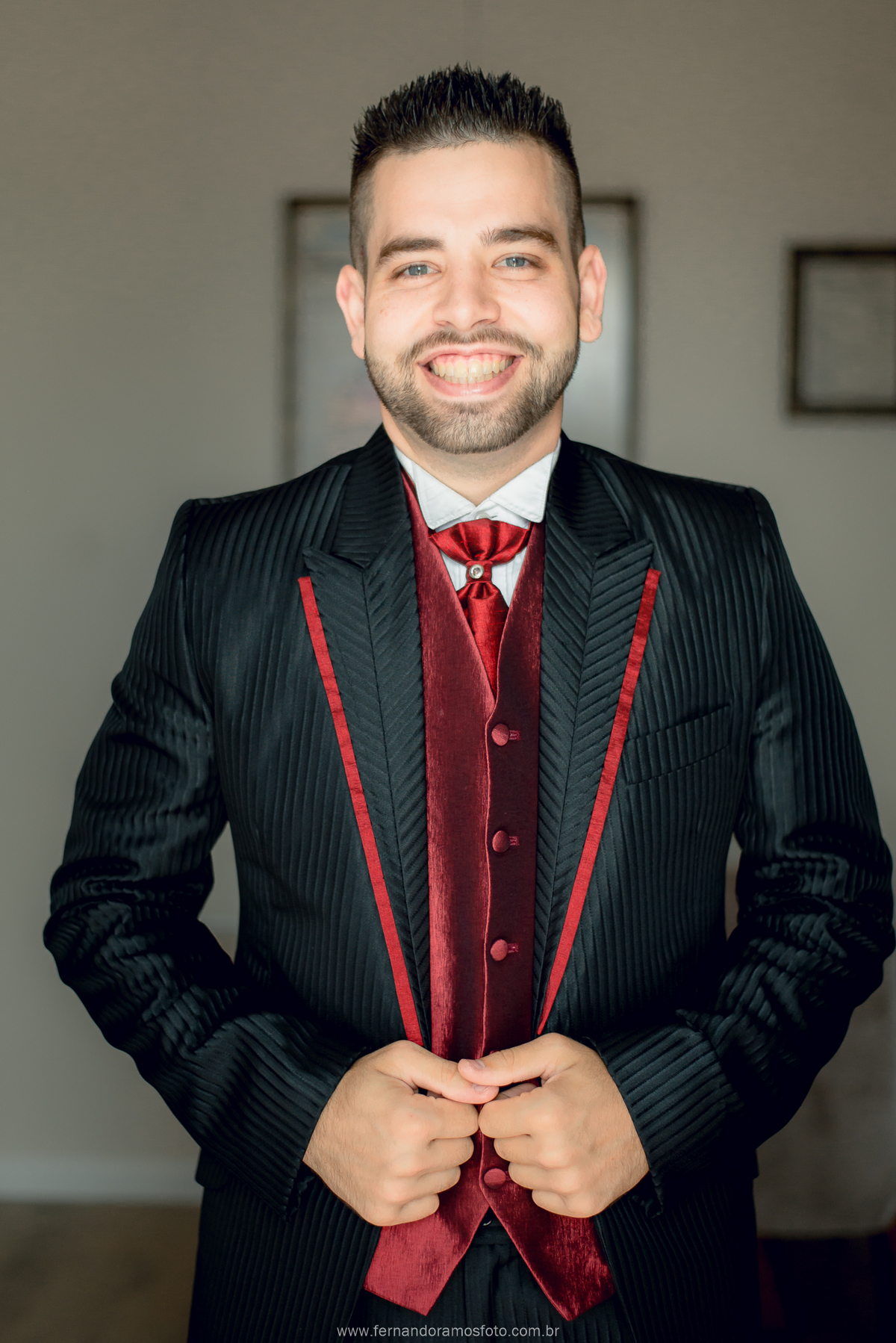 MAKING OF DO NOIVO, TRAJES PARA NOIVO, TRAJES PARA CASAMENTO PRETO E VERMELHO, FOTOGRAFIA DE CASAMENTO EM JUNDIAÍ SÃO PAULO