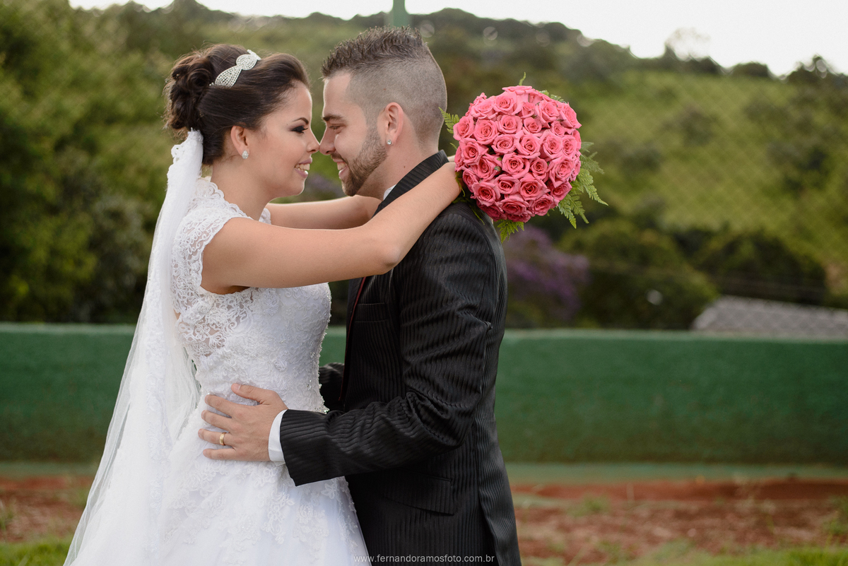 ENSAIO PÓS-CASAMENTO, FOTOGRAFIAS ESPONTÂNEAS, FOTOGRAFIA CRIATIVA, CHÁCARA JUNDIAÍ, CASAMENTO AO AR LIVRE