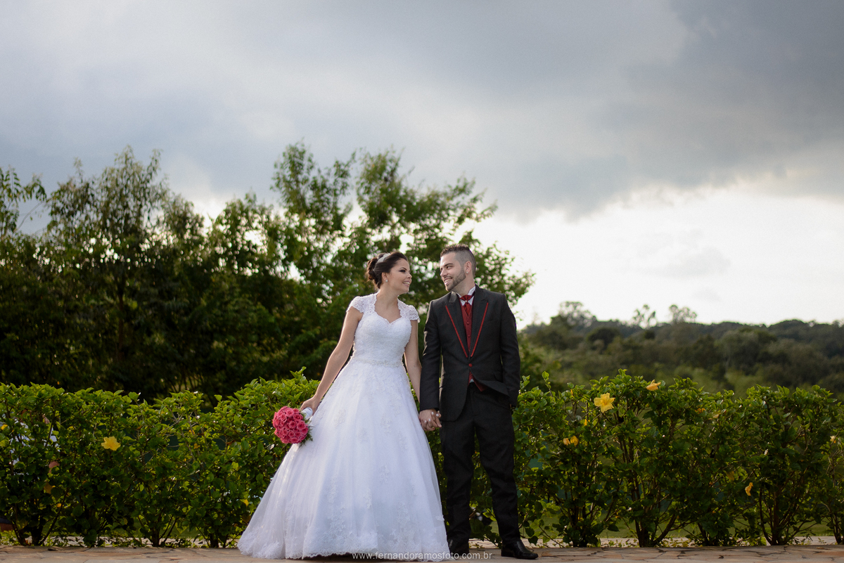 ENSAIO PÓS-CASAMENTO, FOTOGRAFIAS ESPONTÂNEAS, FOTOGRAFIA CRIATIVA, CHÁCARA JUNDIAÍ, CASAMENTO AO AR LIVRE