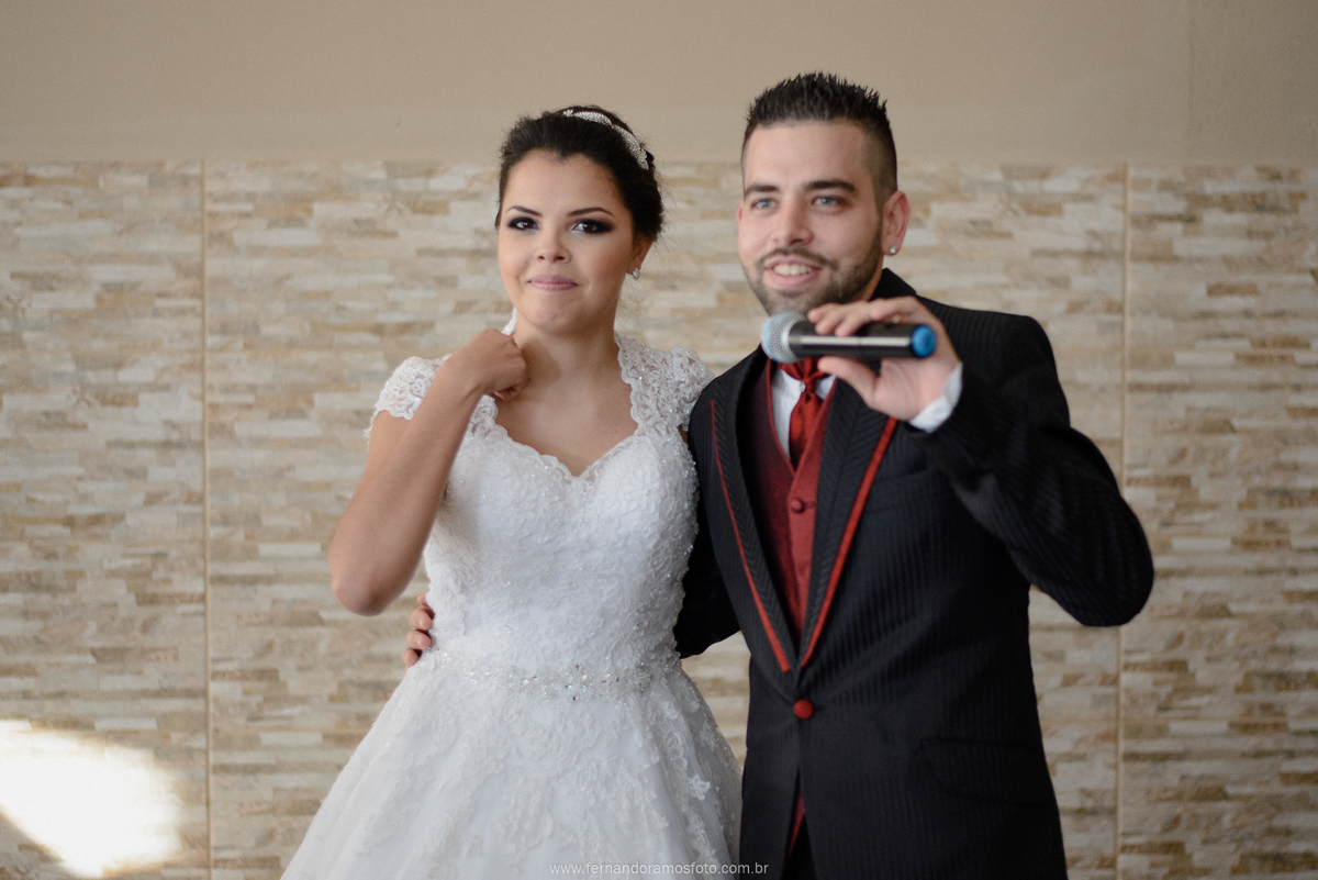 CASAL AGRADECENDO A PRESENÇA DOS CONVIDADOS, CASAMENTO NA CHÁCARA JUNDIAÍ