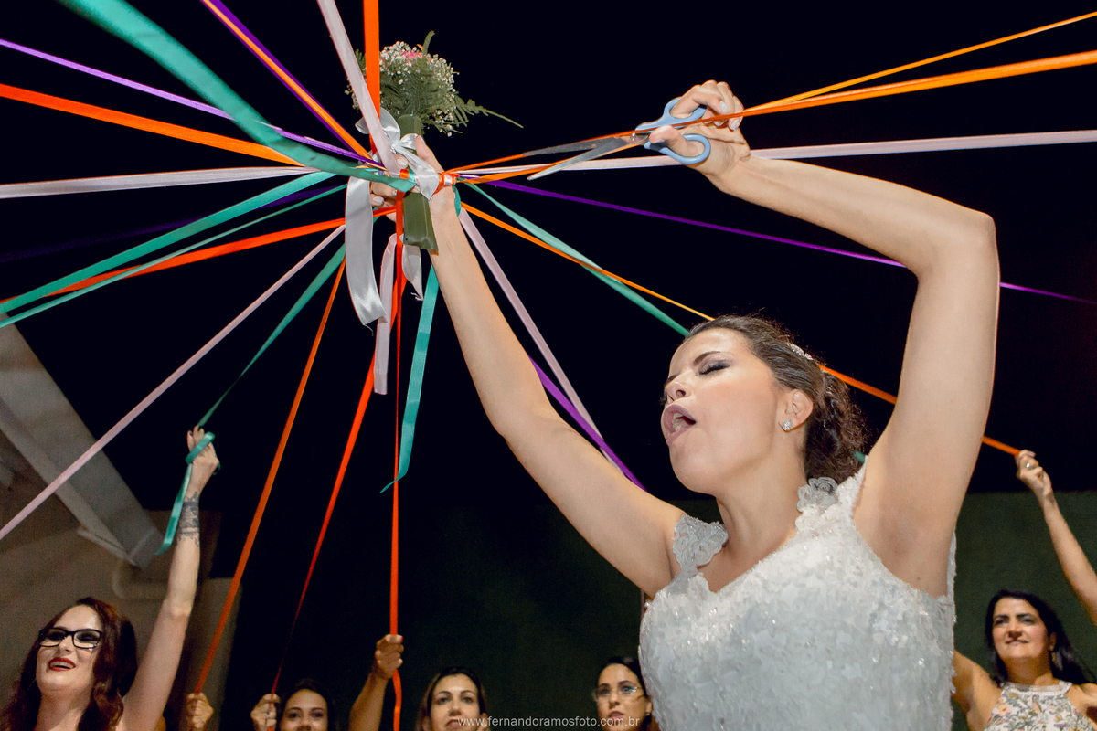BUQUÊ DE FITAS, FOTO ESPONTÂNEA, FOTO DIVERTIDA, CASAMENTO NA CHÁCARA JUNDIAÍ
