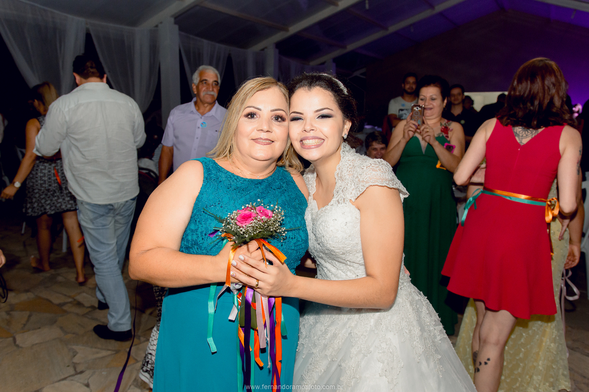 BUQUÊ DE FITAS, FOTO ESPONTÂNEA, FOTO DIVERTIDA, CASAMENTO NA CHÁCARA JUNDIAÍ