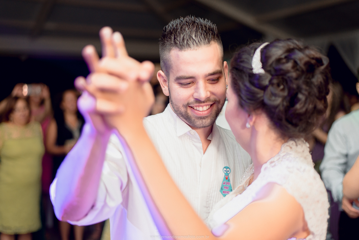 VALSA DOS NOIVOS. FOTO ESPONTÂNEA, FOTO DIVERTIDA, CASAMENTO NA CHÁCARA JUNDIAÍ