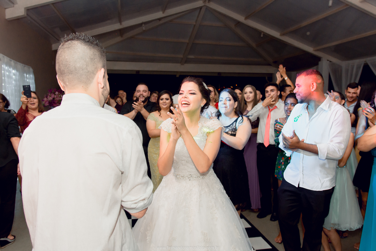 VALSA DOS NOIVOS. FOTO ESPONTÂNEA, FOTO DIVERTIDA, CASAMENTO NA CHÁCARA JUNDIAÍ