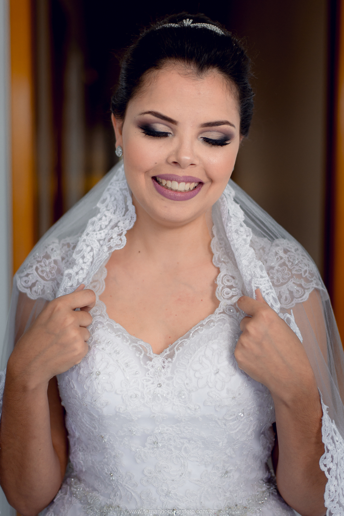 RETRATO DA NOIVA COM SEU VESTIDO E O BUQUÊ, FOTO DE VESTIDO DE NOIVA, FOTOS DE NOIVA, VESTIDO DE NOIVA, VESTIDA DE NOIVA