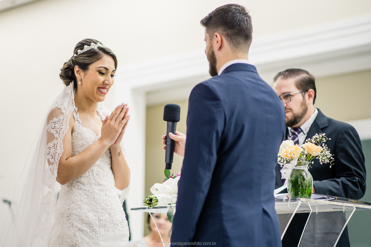 FOTOGRAFIA DE CASAMENTO, FOTOGRAFIA ESPONTÂNEA, FOTOGRAFIA DOCUMENTAL DE CASAMENTO, IGREJA QUADRANGULAR, JUNDIAÍ, SÃO PAULO, TROCA DE VOTOS DURANTE CERIMÔNIA DE CASAMENTO