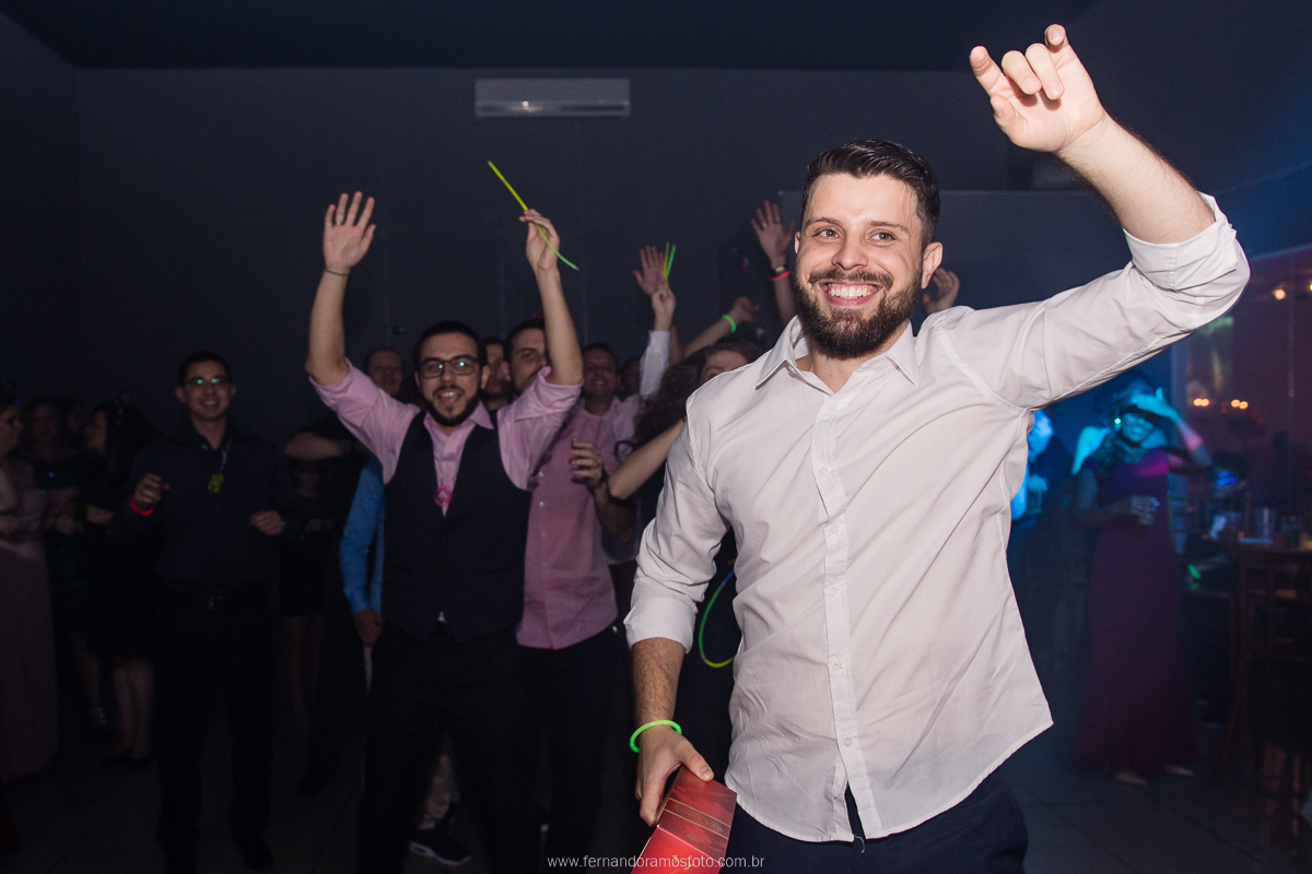 NOIVO JOGANDO WHISKEY RED LABEL, FESTA DE CASAMENTO, BUFFET SPAZIO MASSIMO JUNDIAÍ, SÃO PAULO