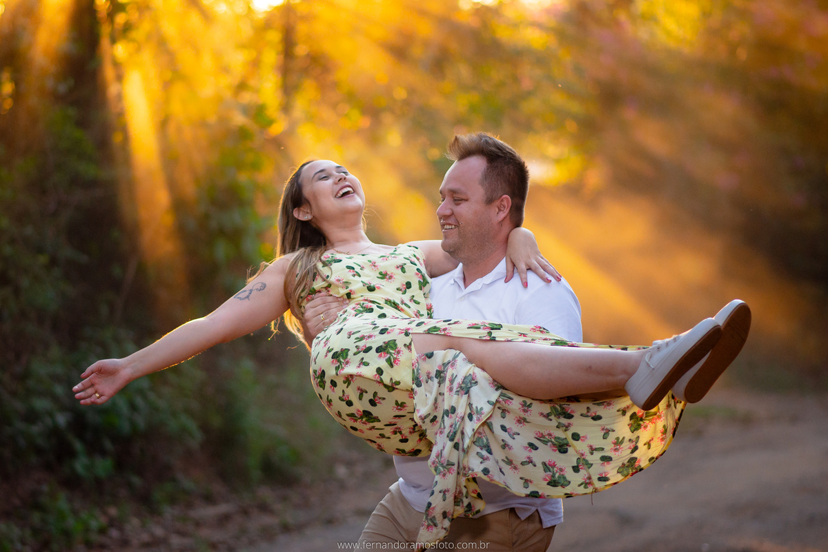 ENSAIO PRÉ-CASAMENTO NA FAZENDA GUAXINDUVA, PÔR DO SOL, CABREÚVA, SÃO PAULO