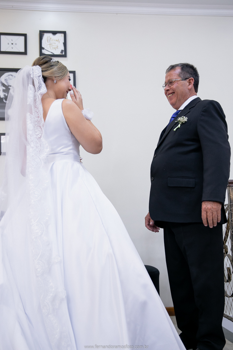 FOTOGRAFIA ESPONTÂNEA, FOTOGRAFIA DE CASAMENTO, NOIVA COM O PAI, DIA DA NOIVA, CASAMENTO EM JUNDIAÍ, SANTUÁRIO DIOCESANO NOSSA SENHORA APARECIDA, ETERNIZE EVENTOS, FOTÓGRAFO DE CASAMENTO EM JUNDIAÍ, FOTÓGRAFO DE CASAMENTO EM ITUPEVA