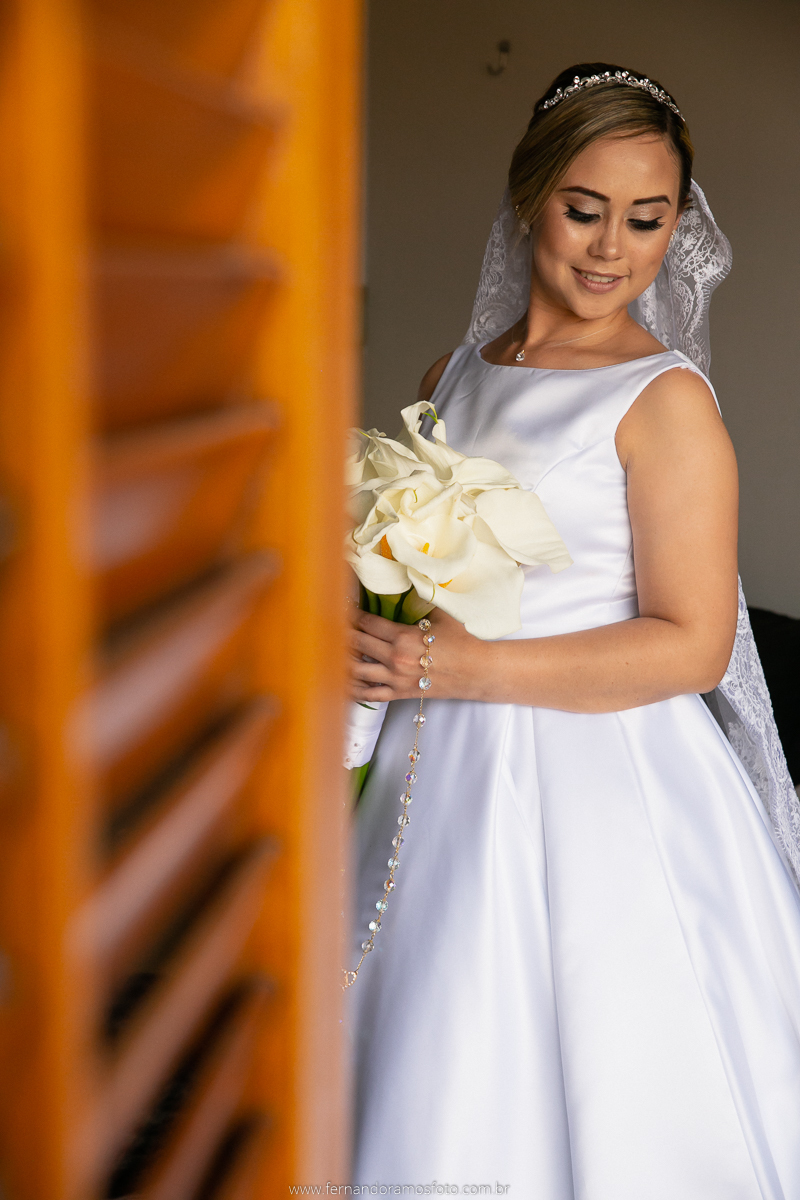DIA DA NOIVA, CASAMENTO EM JUNDIAÍ, ETERNIZE EVENTOS, SANTUÁRIO DIOCESANO NOSSA SENHORA APARECIDA, VESTIDO DE NOIVA, DETALHES CASAMENTO, FOTOGRAFIA DE  CASAMENTO, RENATA MATSUO MAKEUP, LUIGI NOIVAS, ALUGUEL DE VESTIDO DE NOIVA, BUQUÊ DE COPO DE LEITE