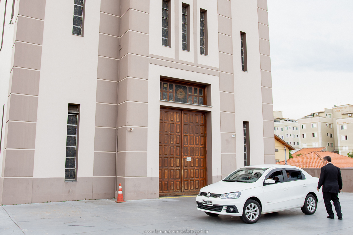 FOTOGRAFIA ESPONTÂNEA, FOTOGRAFIA DE CASAMENTO, NOIVA COM O PAI, DIA DA NOIVA, CASAMENTO EM JUNDIAÍ, SANTUÁRIO DIOCESANO NOSSA SENHORA APARECIDA, ETERNIZE EVENTOS, FOTÓGRAFO DE CASAMENTO EM JUNDIAÍ, FOTÓGRAFO DE CASAMENTO EM ITUPEVA