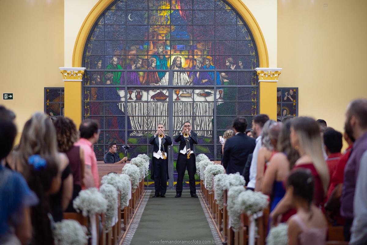 FOTOGRAFIA ESPONTÂNEA, FOTOGRAFIA DE CASAMENTO, NOIVA COM O PAI, DIA DA NOIVA, CASAMENTO EM JUNDIAÍ, SANTUÁRIO DIOCESANO NOSSA SENHORA APARECIDA, ETERNIZE EVENTOS, FOTÓGRAFO DE CASAMENTO EM JUNDIAÍ, FOTÓGRAFO DE CASAMENTO EM ITUPEVA