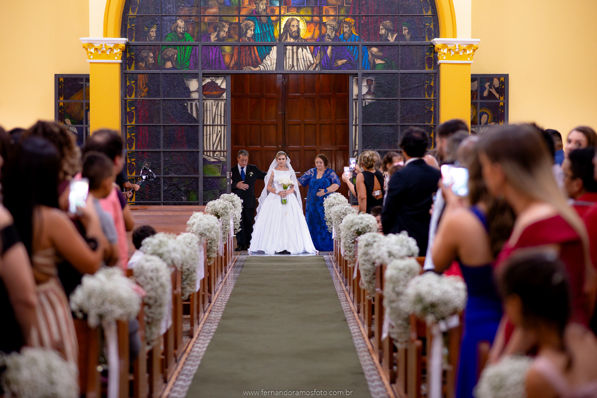 FOTOGRAFIA ESPONTÂNEA, FOTOGRAFIA DE CASAMENTO, ENTRADA DA NOIVA, DIA DA NOIVA, CASAMENTO EM JUNDIAÍ, SANTUÁRIO DIOCESANO NOSSA SENHORA APARECIDA, ETERNIZE EVENTOS, FOTÓGRAFO DE CASAMENTO EM JUNDIAÍ, FOTÓGRAFO DE CASAMENTO EM ITUPEVA