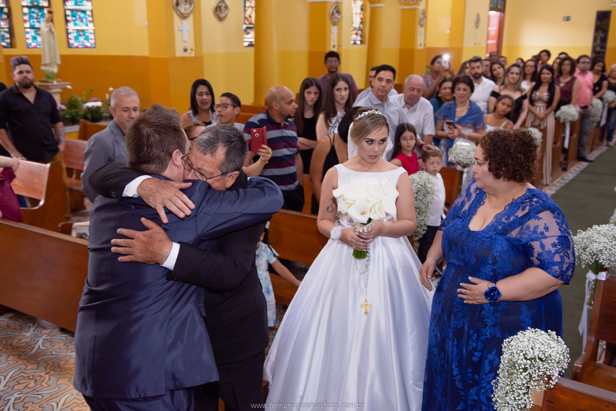 FOTOGRAFIA ESPONTÂNEA, FOTOGRAFIA DE CASAMENTO, ENTRADA DA NOIVA, DIA DA NOIVA, CASAMENTO EM JUNDIAÍ, SANTUÁRIO DIOCESANO NOSSA SENHORA APARECIDA, ETERNIZE EVENTOS, FOTÓGRAFO DE CASAMENTO EM JUNDIAÍ, FOTÓGRAFO DE CASAMENTO EM ITUPEVA