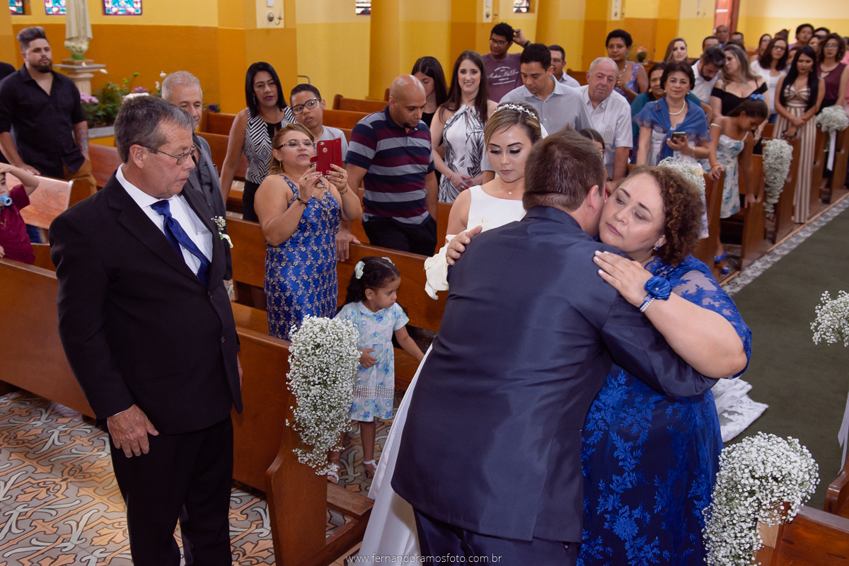 FOTOGRAFIA ESPONTÂNEA, FOTOGRAFIA DE CASAMENTO, ENTRADA DA NOIVA, DIA DA NOIVA, CASAMENTO EM JUNDIAÍ, SANTUÁRIO DIOCESANO NOSSA SENHORA APARECIDA, ETERNIZE EVENTOS, FOTÓGRAFO DE CASAMENTO EM JUNDIAÍ, FOTÓGRAFO DE CASAMENTO EM ITUPEVA