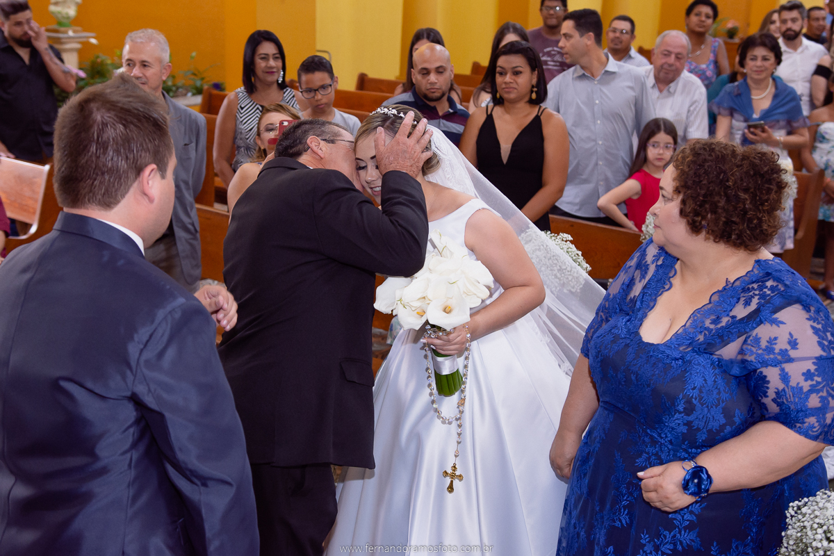 FOTOGRAFIA ESPONTÂNEA, FOTOGRAFIA DE CASAMENTO, ENTRADA DA NOIVA, DIA DA NOIVA, CASAMENTO EM JUNDIAÍ, SANTUÁRIO DIOCESANO NOSSA SENHORA APARECIDA, ETERNIZE EVENTOS, FOTÓGRAFO DE CASAMENTO EM JUNDIAÍ, FOTÓGRAFO DE CASAMENTO EM ITUPEVA
