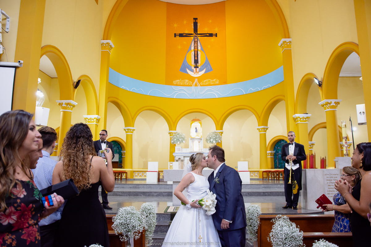 FOTOGRAFIA ESPONTÂNEA, FOTOGRAFIA DE CASAMENTO,  DIA DA NOIVA, CASAMENTO EM JUNDIAÍ, SANTUÁRIO DIOCESANO NOSSA SENHORA APARECIDA, ETERNIZE EVENTOS, FOTÓGRAFO DE CASAMENTO EM JUNDIAÍ, FOTÓGRAFO DE CASAMENTO EM ITUPEVA, MOMENTO DO BEIJO