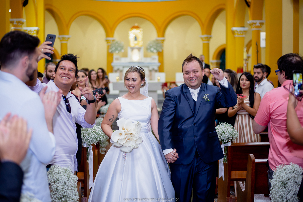 FOTOGRAFIA ESPONTÂNEA, FOTOGRAFIA DE CASAMENTO,  DIA DA NOIVA, CASAMENTO EM JUNDIAÍ, SANTUÁRIO DIOCESANO NOSSA SENHORA APARECIDA, ETERNIZE EVENTOS, FOTÓGRAFO DE CASAMENTO EM JUNDIAÍ, FOTÓGRAFO DE CASAMENTO EM ITUPEVA, SAÍDA DOS NOIVOS