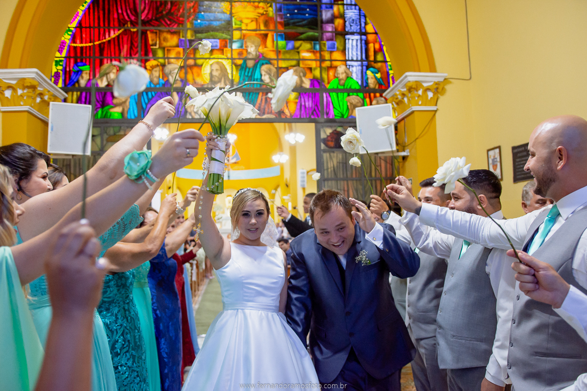 FOTOGRAFIA ESPONTÂNEA, FOTOGRAFIA DE CASAMENTO,  DIA DA NOIVA, CASAMENTO EM JUNDIAÍ, SANTUÁRIO DIOCESANO NOSSA SENHORA APARECIDA, ETERNIZE EVENTOS, FOTÓGRAFO DE CASAMENTO EM JUNDIAÍ, FOTÓGRAFO DE CASAMENTO EM ITUPEVA, SAÍDA DOS NOIVOS