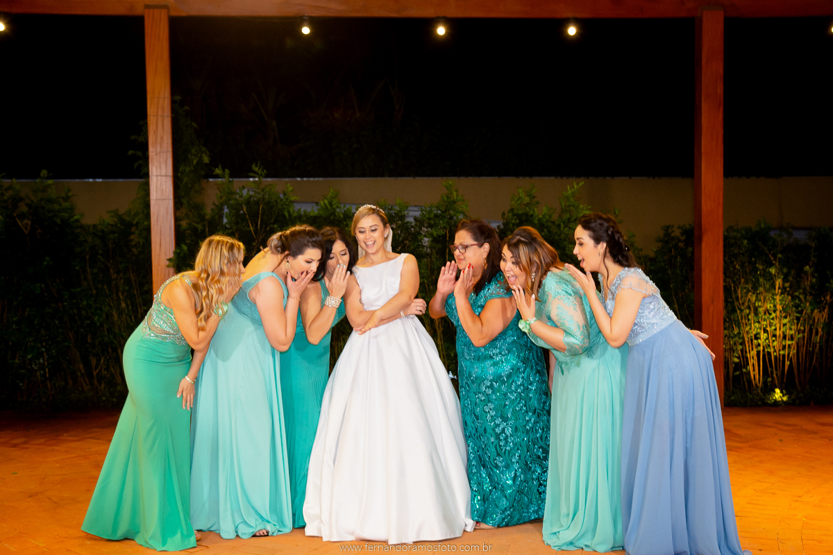 FOTOGRAFIA ESPONTÂNEA, FOTOGRAFIA DE CASAMENTO,  DIA DA NOIVA, CASAMENTO EM JUNDIAÍ, SANTUÁRIO DIOCESANO NOSSA SENHORA APARECIDA, ETERNIZE EVENTOS, FOTÓGRAFO DE CASAMENTO EM JUNDIAÍ, FOTÓGRAFO DE CASAMENTO EM ITUPEVA, ENSAIO CASAMENTO, FOTO COM PADRINHOS