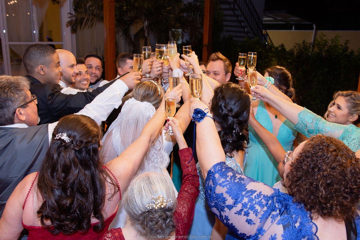 FOTOGRAFIA ESPONTÂNEA, FOTOGRAFIA DE CASAMENTO,  DIA DA NOIVA, CASAMENTO EM JUNDIAÍ, SANTUÁRIO DIOCESANO NOSSA SENHORA APARECIDA, ETERNIZE EVENTOS, FOTÓGRAFO DE CASAMENTO EM JUNDIAÍ, FOTÓGRAFO DE CASAMENTO EM ITUPEVA, ENSAIO CASAMENTO, FOTO COM PADRINHOS
