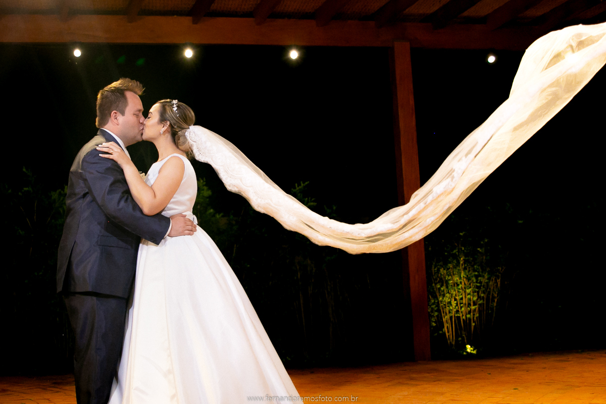 FOTOGRAFIA ESPONTÂNEA, FOTOGRAFIA DE CASAMENTO,  DIA DA NOIVA, CASAMENTO EM JUNDIAÍ, SANTUÁRIO DIOCESANO NOSSA SENHORA APARECIDA, ETERNIZE EVENTOS, FOTÓGRAFO DE CASAMENTO EM JUNDIAÍ, FOTÓGRAFO DE CASAMENTO EM ITUPEVA, ENSAIO CASAMENTO