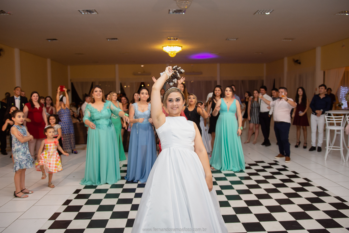 FOTOGRAFIA ESPONTÂNEA, FOTOGRAFIA DE CASAMENTO, NOIVA COM O PAI, DIA DA NOIVA, CASAMENTO EM JUNDIAÍ, SANTUÁRIO DIOCESANO NOSSA SENHORA APARECIDA, ETERNIZE EVENTOS, FOTÓGRAFO DE CASAMENTO EM JUNDIAÍ, FOTÓGRAFO DE CASAMENTO  ITUPEVA, BUQUÊ DE SANTO ANTÔNIO
