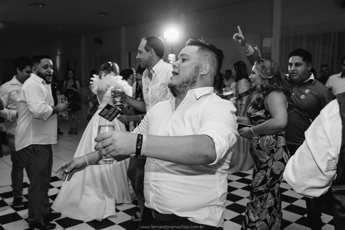 FOTOGRAFIA ESPONTÂNEA, FOTOGRAFIA DE CASAMENTO, NOIVA COM O PAI, DIA DA NOIVA, CASAMENTO EM JUNDIAÍ, SANTUÁRIO DIOCESANO NOSSA SENHORA APARECIDA, ETERNIZE EVENTOS, FOTÓGRAFO DE CASAMENTO EM JUNDIAÍ, FOTÓGRAFO DE CASAMENTO EM ITUPEVA, FESTA DE CASAMENTO