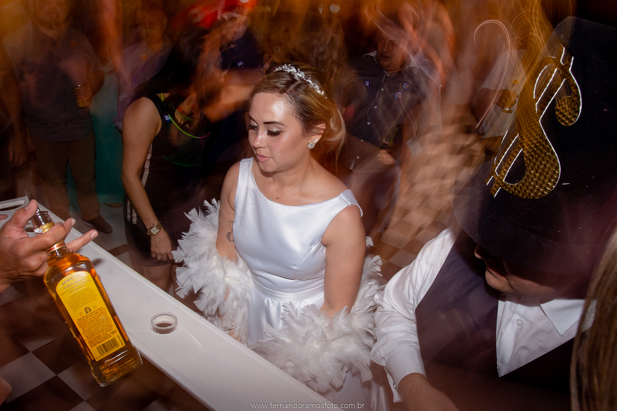 FOTOGRAFIA ESPONTÂNEA, FOTOGRAFIA DE CASAMENTO, NOIVA COM O PAI, DIA DA NOIVA, CASAMENTO EM JUNDIAÍ, SANTUÁRIO DIOCESANO NOSSA SENHORA APARECIDA, ETERNIZE EVENTOS, FOTÓGRAFO DE CASAMENTO EM JUNDIAÍ, FOTÓGRAFO DE CASAMENTO EM ITUPEVA, FESTA DE CASAMENTO