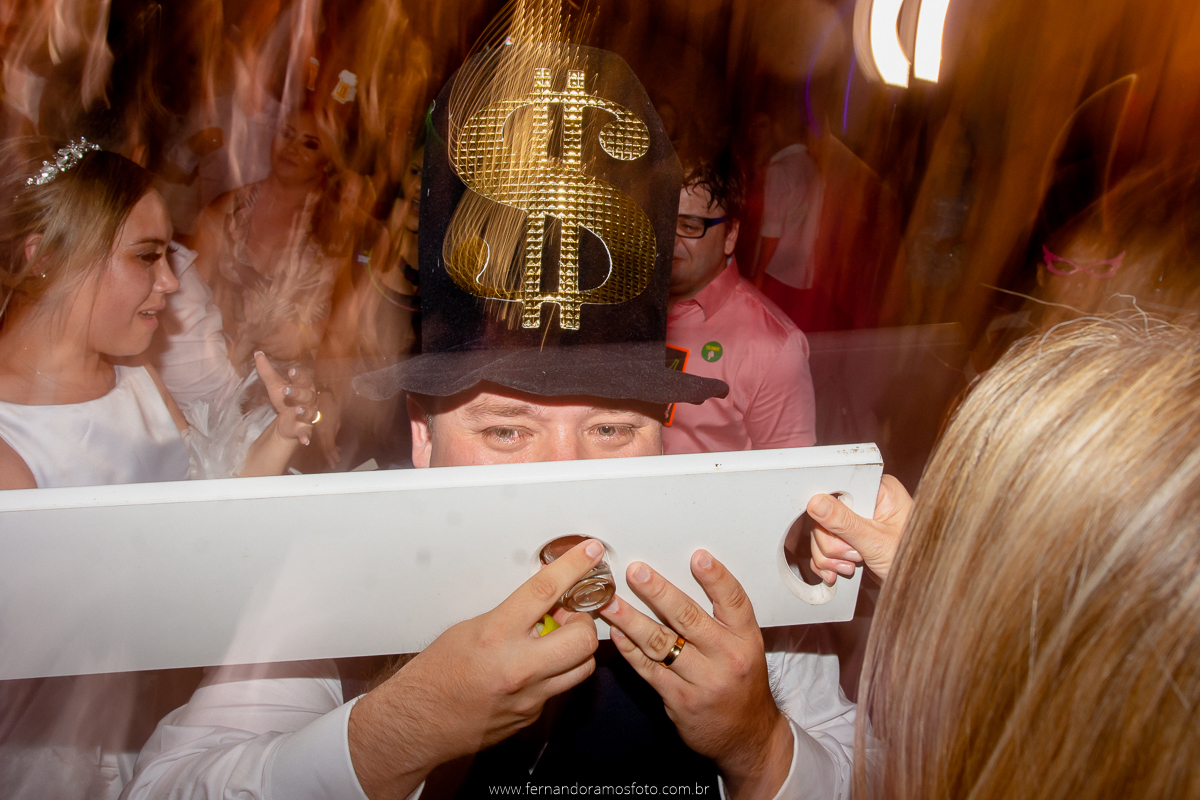 FOTOGRAFIA ESPONTÂNEA, FOTOGRAFIA DE CASAMENTO, NOIVA COM O PAI, DIA DA NOIVA, CASAMENTO EM JUNDIAÍ, SANTUÁRIO DIOCESANO NOSSA SENHORA APARECIDA, ETERNIZE EVENTOS, FOTÓGRAFO DE CASAMENTO EM JUNDIAÍ, FOTÓGRAFO DE CASAMENTO EM ITUPEVA, FESTA DE CASAMENTO