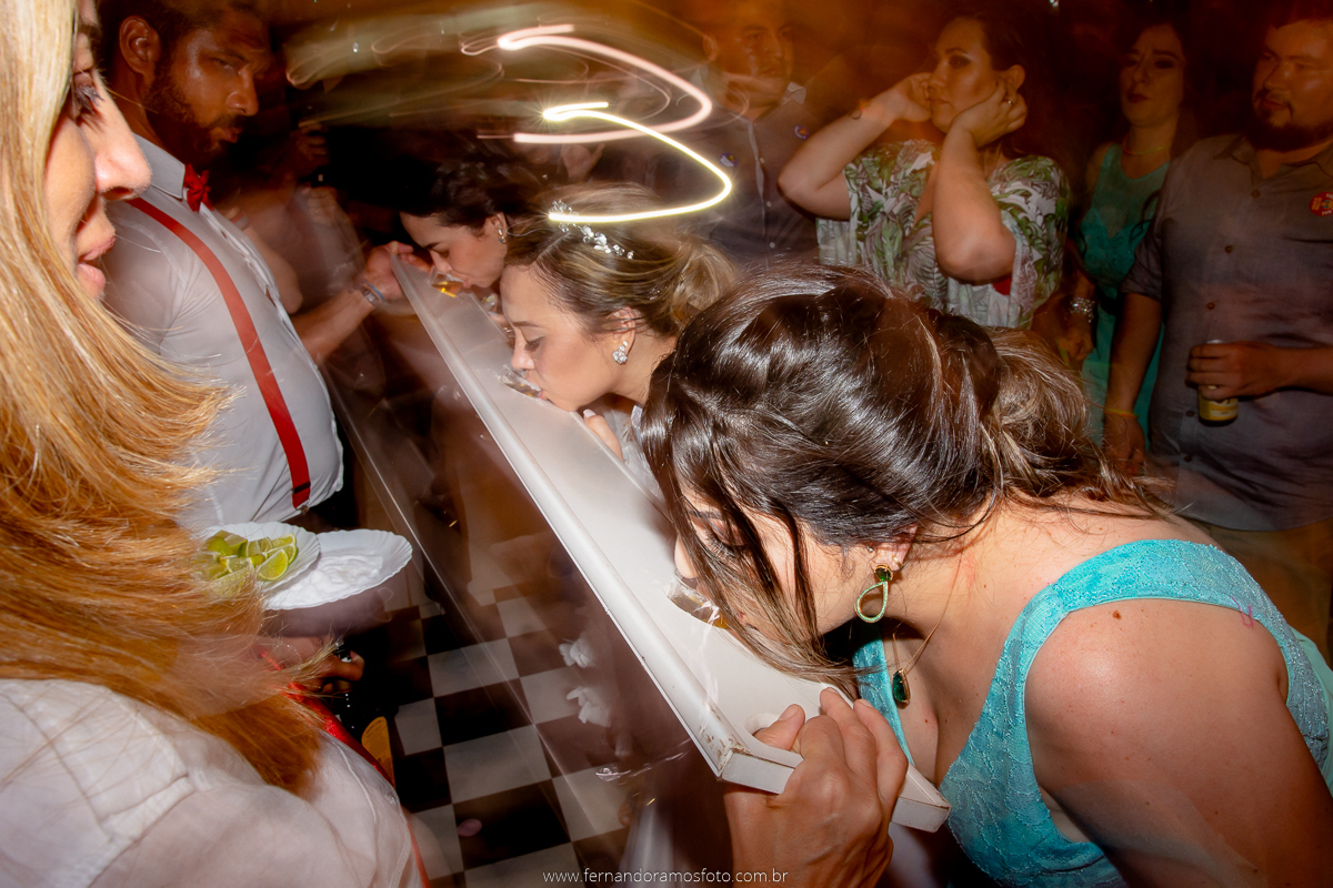 FOTOGRAFIA ESPONTÂNEA, FOTOGRAFIA DE CASAMENTO, NOIVA COM O PAI, DIA DA NOIVA, CASAMENTO EM JUNDIAÍ, SANTUÁRIO DIOCESANO NOSSA SENHORA APARECIDA, ETERNIZE EVENTOS, FOTÓGRAFO DE CASAMENTO EM JUNDIAÍ, FOTÓGRAFO DE CASAMENTO EM ITUPEVA, FESTA DE CASAMENTO