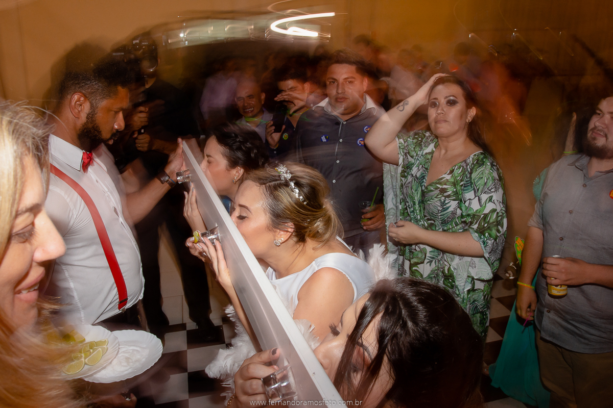 FOTOGRAFIA ESPONTÂNEA, FOTOGRAFIA DE CASAMENTO, NOIVA COM O PAI, DIA DA NOIVA, CASAMENTO EM JUNDIAÍ, SANTUÁRIO DIOCESANO NOSSA SENHORA APARECIDA, ETERNIZE EVENTOS, FOTÓGRAFO DE CASAMENTO EM JUNDIAÍ, FOTÓGRAFO DE CASAMENTO EM ITUPEVA, FESTA DE CASAMENTO